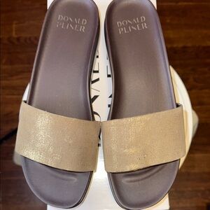 Donald J. Pliner Fifi Women's Gold Slide Sandals Sz 9